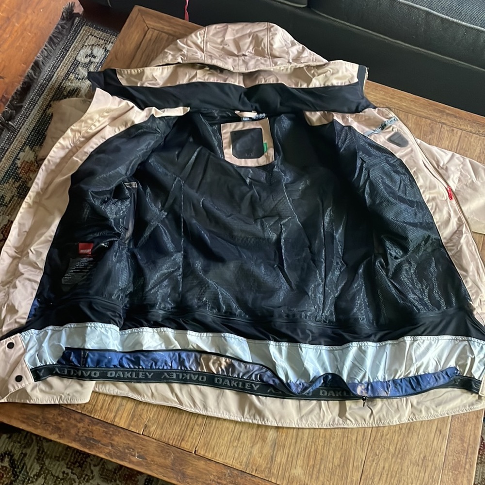 Oakley ski and/or boarding winter coat size Large Champagne color - Picture 8 of 16